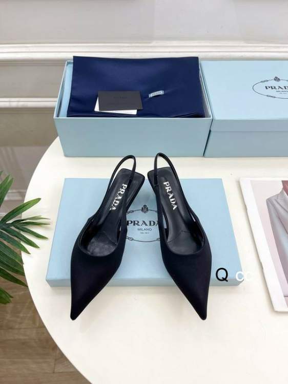 Picture of Prada Shoes _SKUPradasz35-40319080.5CMXC0402